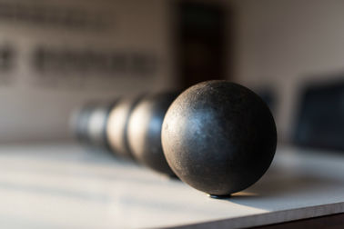 Fábrica de saída 20mm 100mm Moagem de bolas Media Mineração de cimento Forjado bolas de aço para moagem de minerais