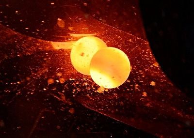 Bola de moagem de aço forjado de alta qualidade 52-65 HRC 40mm 50mm Bola de moagem forjada de ferro